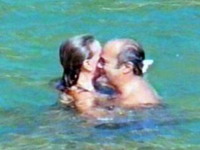 Argentinski biskup uhvaćen u strasnom zagrljaju s plavušom