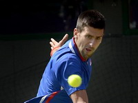 Novak diše za vrat Federeru