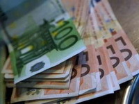 Dinar jača, ali evro ostaje blizu 118 dinara