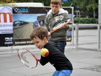 Mali teniseri uživali u igri s trenerima Tenis Head Akademije