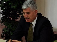 Nikšić treba razriješiti neposlušne ministre
