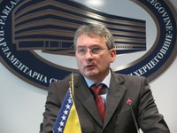 Predsjednik RS-a ne bi trebao da se bavi tračom, neistinama i podmetanjima