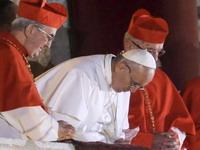 Papa Franja pontifikat počeo molitvom