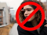 Google Glass još nije u prodaji, a već ga pokušavaju zabraniti