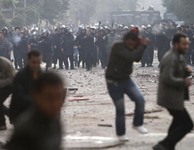 Egipćani noć proveli na ulicama, dvoje mrtvih, 50 povrijeđenih