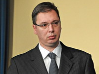 Vučić smenjuje samog sebe