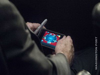Američki senator igrao poker na iPhoneu dok se odlučivalo o mogućem III svjetskom ratu!