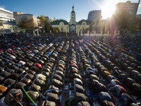 Moskva: Pod policijskom zaštitom Bajram slavilo 100.000 muslimana