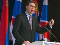 Vučić: Moramo da pobedimo da Srbijom ne bi vladali tajkuni