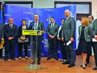 Pajtić: Objavićemo dosije o Vučićevim batinaškim odredima