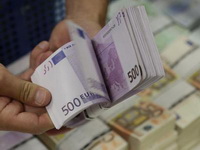 Euro pao u odnosu na dolar za više od 1,5 posto