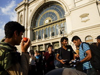 Dramatična situacija u Mađarskoj: Migranti naviru