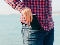 Zašto smartphone ne treba držati u džepu