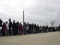 Makedonci krpe ogradu, izbeglice na pruzi