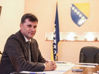 'Rasterećenje' na Novalićev način: Radnicima 100 KM manje plate