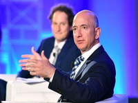 Jeff Bezos: Milijarde ljudi moći će kolonizirati svemir uz pomoć višekratnih raketa