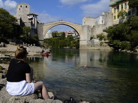 Mostar okupan suncem i prepun turista i na početku oktobra
