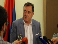 Dodik: Neće biti povećavanja plaća, osobe s diplomama vrše pritisak da ih se zaposli