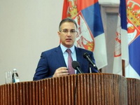 Odlukom Vlade Srbije policiji i vojsci sutra po 10.000 dinara