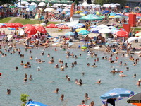 Hiljade kupača na Panonskim jezerima, Tuzlaci uživaju kao na moru