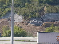 Potporni zid na Koridoru 10 juče se delimično obrušio, a danas se POTPUNO SRUŠIO