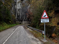 Kod Vareša postavljen prvi znak opasnosti na svijetu koji upozorava na šišmiše