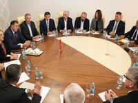 Počeo sastanak delegacija SNSD-a i HDZ-a, partneri na državnom nivou