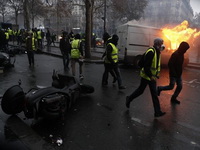 Protesti "žutih prsluka" u Francuskoj: Borba srednje klase protiv elite