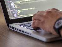 NIKO NEĆE JUNIOR PROGRAMERE NSZ obustavila program prekvalifikacije u IT sektoru