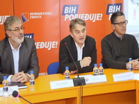 U toku sjednica Predsjedništva DF-a: Komšić bira između Bh. bloka i SDA