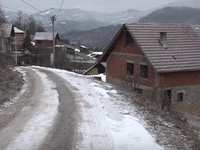 Odsečeni od sveta zbog snega i leda, a na samo su kilometar od grada