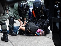 Policija u Hongkongu suzavcem i vodenim topovima po demonstrantima