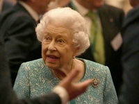 Kraljica ima samo dvoje ljudi kojima se uvek javlja na telefon: Tajna služba MI6 se pobrinula mobilni ne može da joj se hakuje!