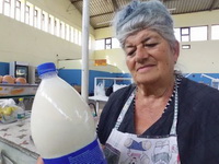 Koliko košta litar mleka na pijacama u gradovima širom Srbije?