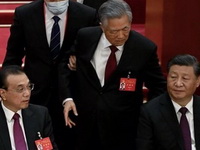 Čistka u Kineskoj KP? Bivšeg predsednika zgrabili i odveli iz sale: Si Đinping samo posmatrao dok se on odupirao