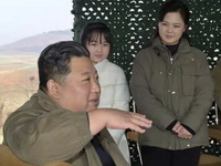 Kim Džong Un i porodica: Severnokorejski lider prvi put u javnosti sa ćerkom