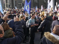 Protest zaposlenih u javnom sektoru ispred Vlade Srbije