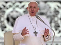 Božićna poruka Pape Franje: Momentalno prekinuti besmisleni rat u Ukrajini