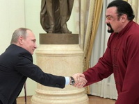 Putin odlikovao Stivena Sigala Ordenom prijateljstva