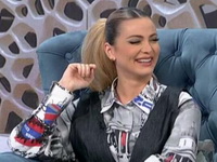 "Znao je da spoji dve smene" Milica Pavlović otkrila da potiče iz radničke familije, a njeno zanimanje je posebno istakla