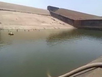 Indija: Zvaničnik naredio da se isprazni dva miliona litara vode iz veštačkog jezera kako bi pronašao telefon