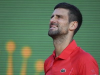 Novak uz povređenog oca u bolnici