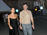 Zoran Đorđević prvi put sa ženom u javnosti posle venčanja Bivši ministar šeta ruku pod ruku sa atraktivnom Marinom - istakla dekolte, sve oči uprte u nju