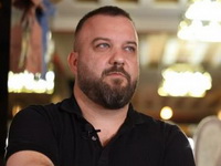 "Brat i ja smo delili jedan jogurt, bananu sam jeo kod tetke" Borko Radivojević otvorio dušu: Bilo je trenutaka da nisam imao ćerki za mleko