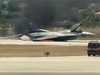 AVION SE ZAPALIO U VAZDUHU! Drama u omiljenom letovalištu Srba: Plamen guta letelicu, VATRA SE ŠIRI PISTOM