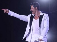 Žene odlepile kad se Sakis pojavio na bini! Zgodni Grk napravio pometnju u Beogradu, a grupa Đogani na festivalu dovela atmosferu do usijanja: Gagi sa bratom u prvim redovima