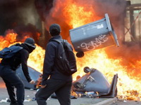 Haos u Francuskoj: U protestima đaka zapaljene 24 škole, nastava se obustavlja u 500 ustanova