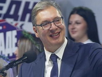 "I Putin smatra da je Vučićeva politika neupitna" Nikad više ljudi trgu u Nišu